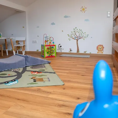 Familytime - Ferienhaus Fuer Familien Mit Garten Im Gruenen זימראת'