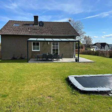 Familytime - Ferienhaus Fuer Familien Mit Garten Im Gruenen זימראת'